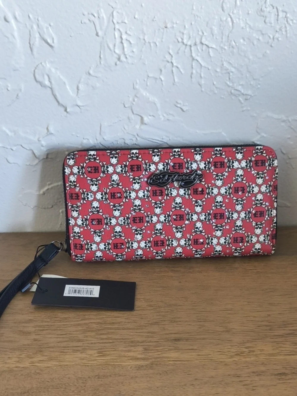 Ed Hardy Red Skull Pattern Zip Wallet with Wristlet - Picture 1 of 6